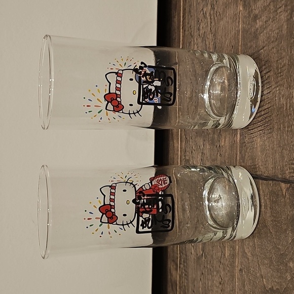 Hello Kitty Omatsuri Sanrio Glass Set (2 Glasses) with Colorful Design - Picture 4 of 6